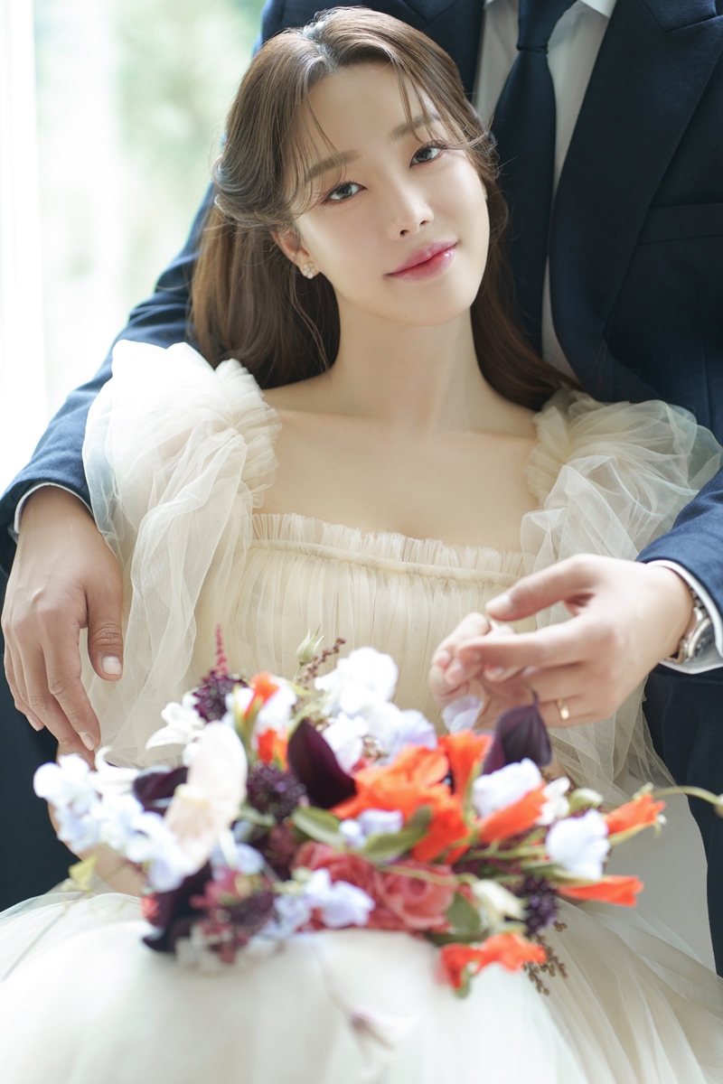 츮 