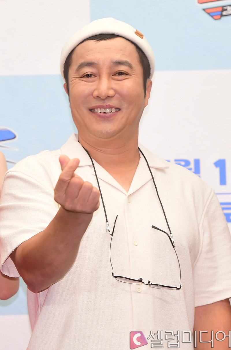 躴
